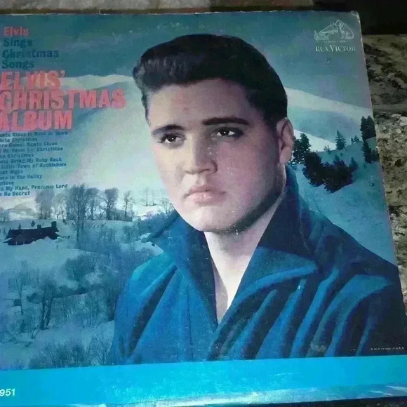 Elvis Presley memorabilia. Everest Presley year 2000 calendar and Elvis Presley - Picture 3 of 4